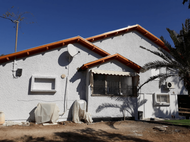 צביעת קירות חיצוניים בבית פרטי